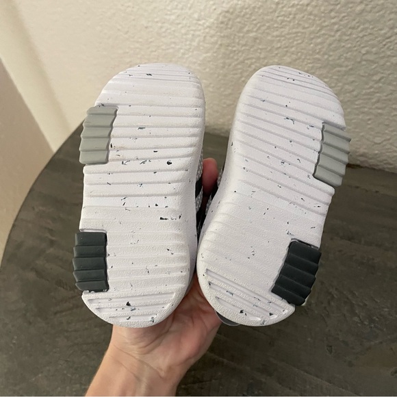 Adidas baby toddler Light Gray Sneakers NEW - Picture 5 of 6